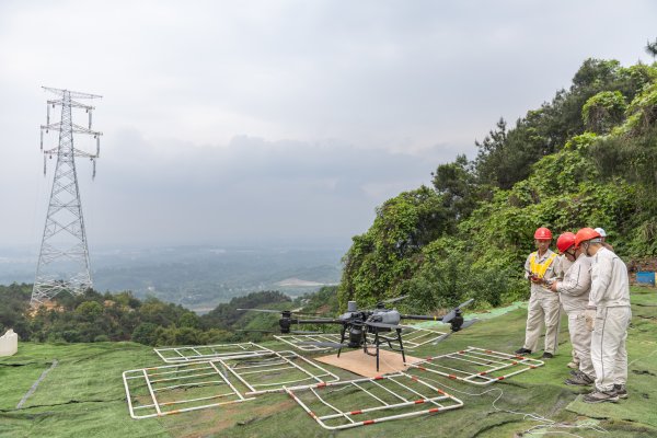 南京配资炒股 重庆：无人机新技术助力电力跨长江放线施工(1)